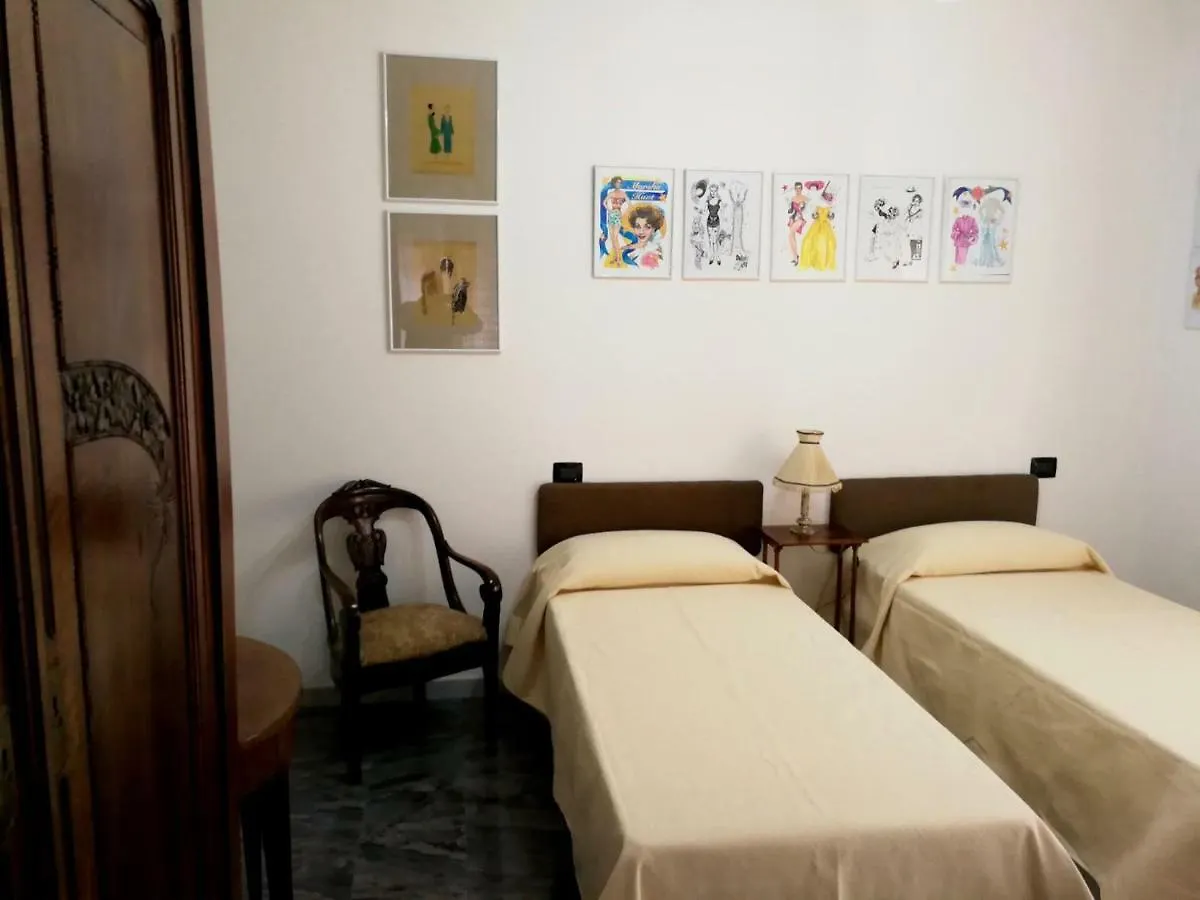 Casa Vacanze Carrara Bed & Breakfast